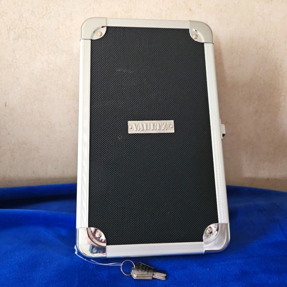 Vaultz Locking CD/DVD case